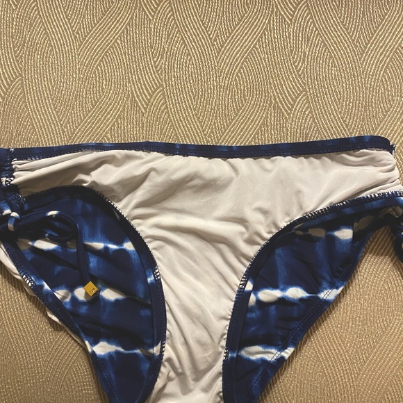 Micheal Kors bikini bottom in blue and white - Picture 5 of 5